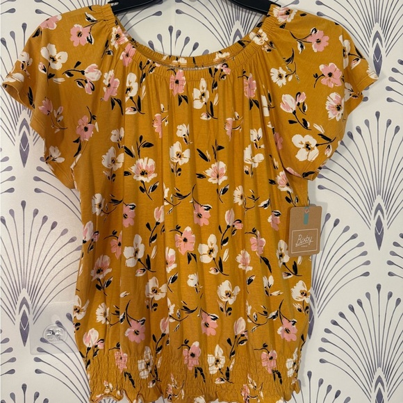 Nomad Yellow Flutter Sleeve Blouse with Pleated Design - Picture 1 of 6